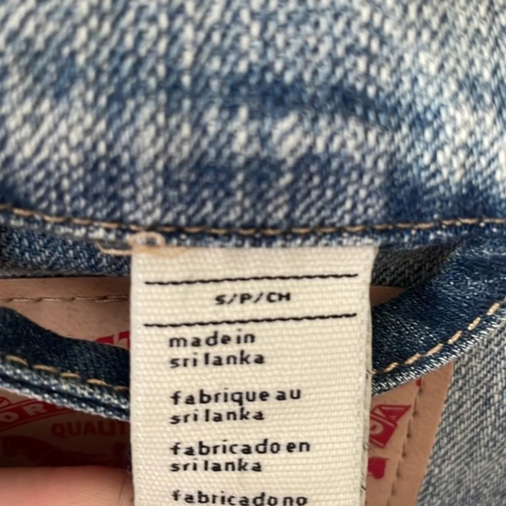 Levi's Trucker Women's Denim jean‎ jacket. Size Small. - Picture 3 of 8